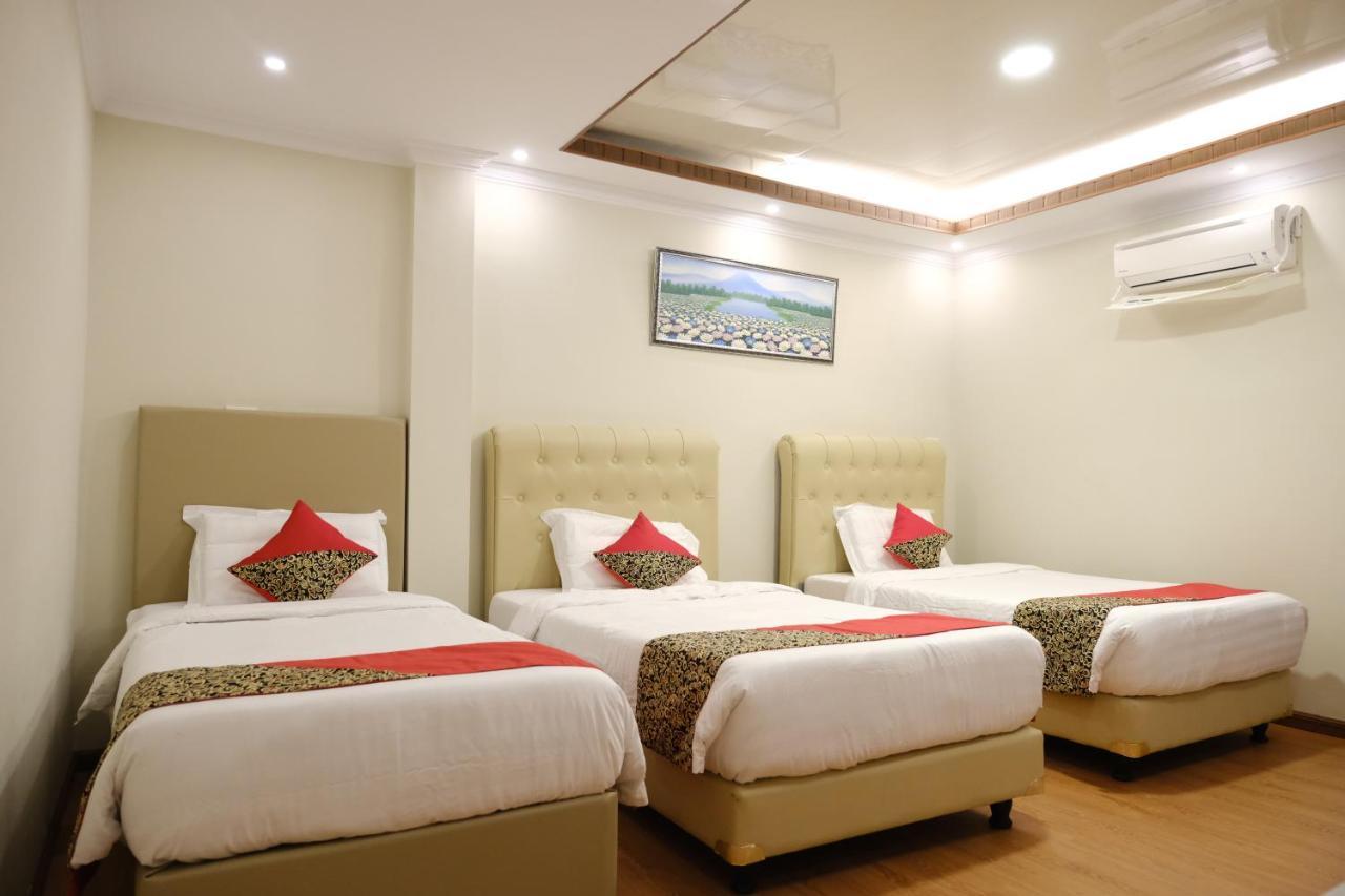 Joyful Hotel Tanjung Pandan Buitenkant foto