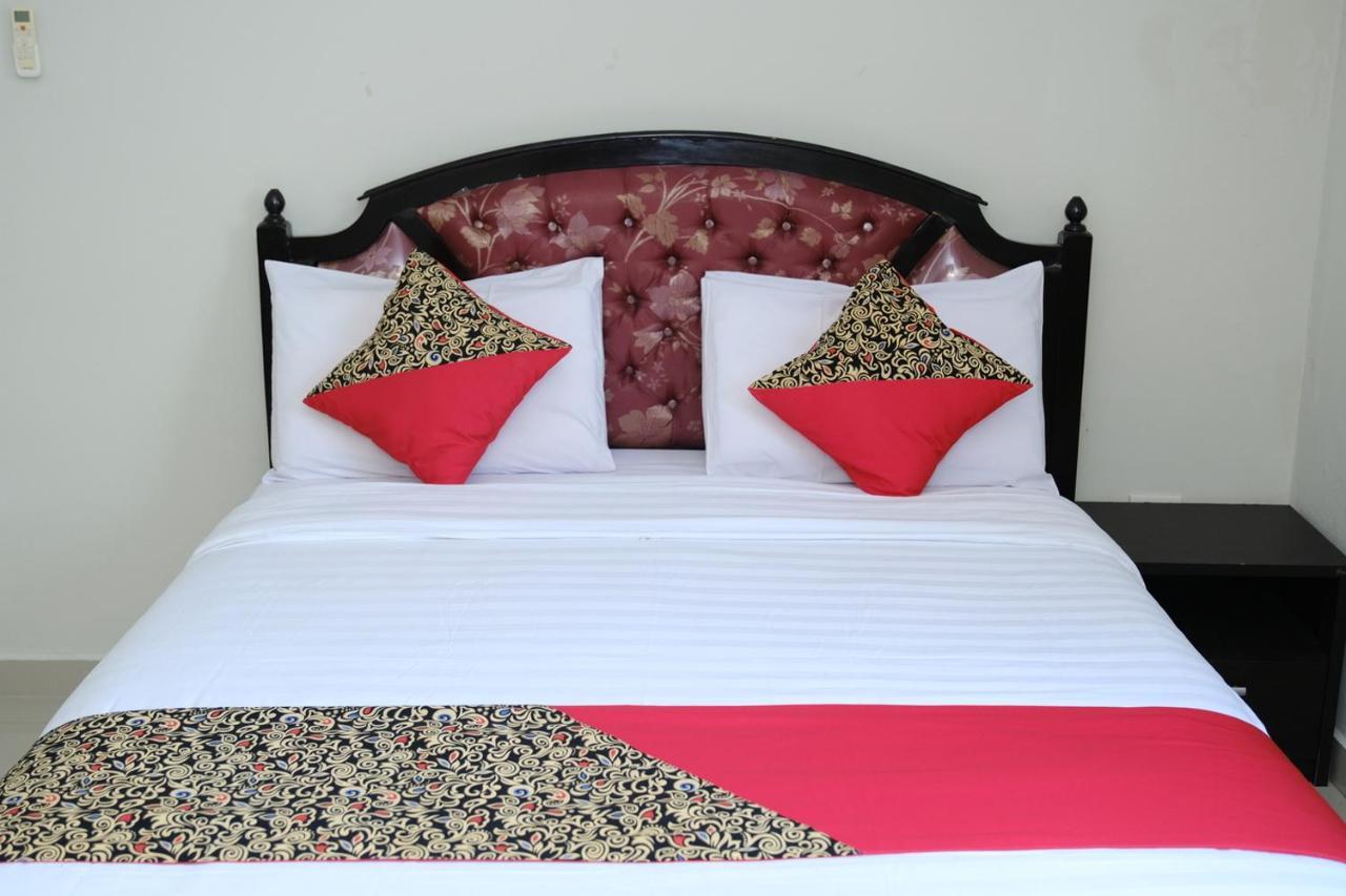 Joyful Hotel Tanjung Pandan Buitenkant foto
