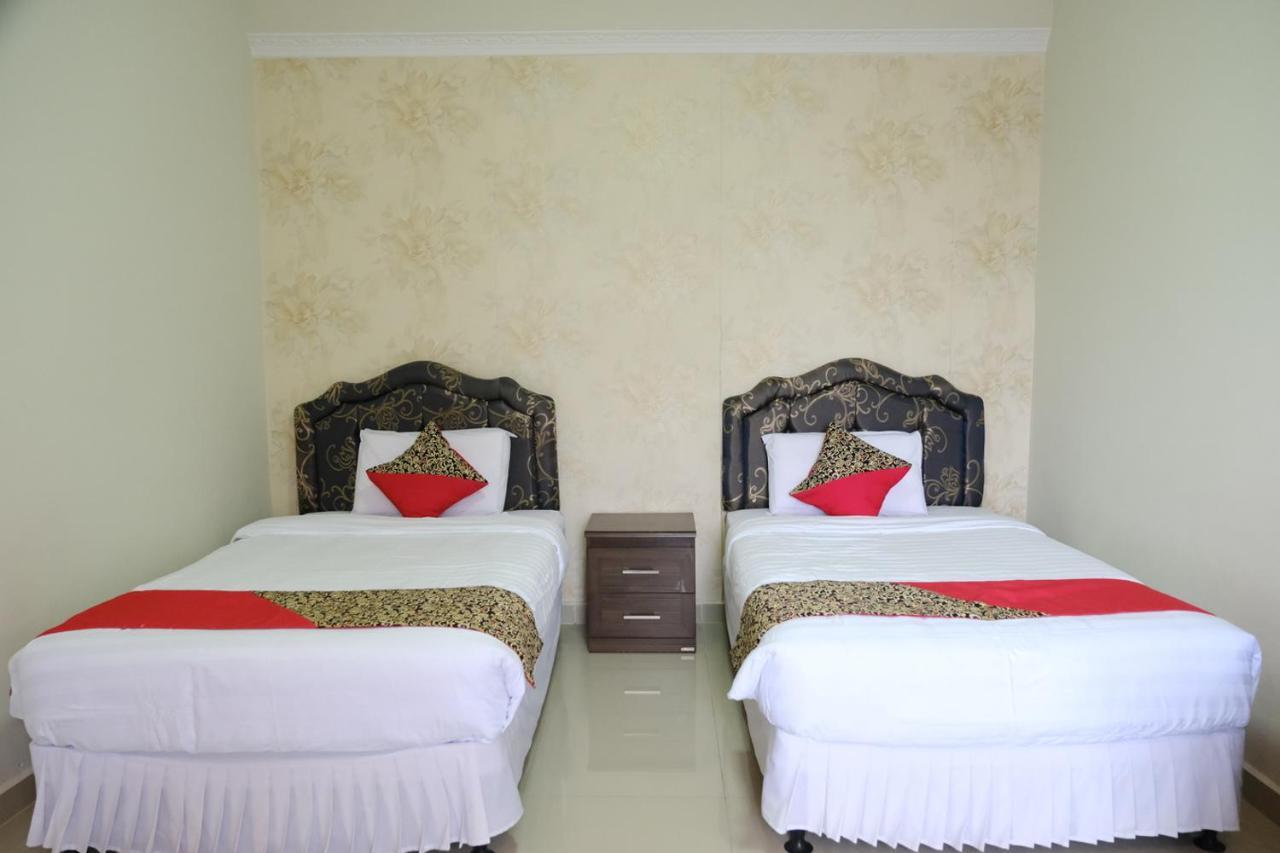 Joyful Hotel Tanjung Pandan Buitenkant foto