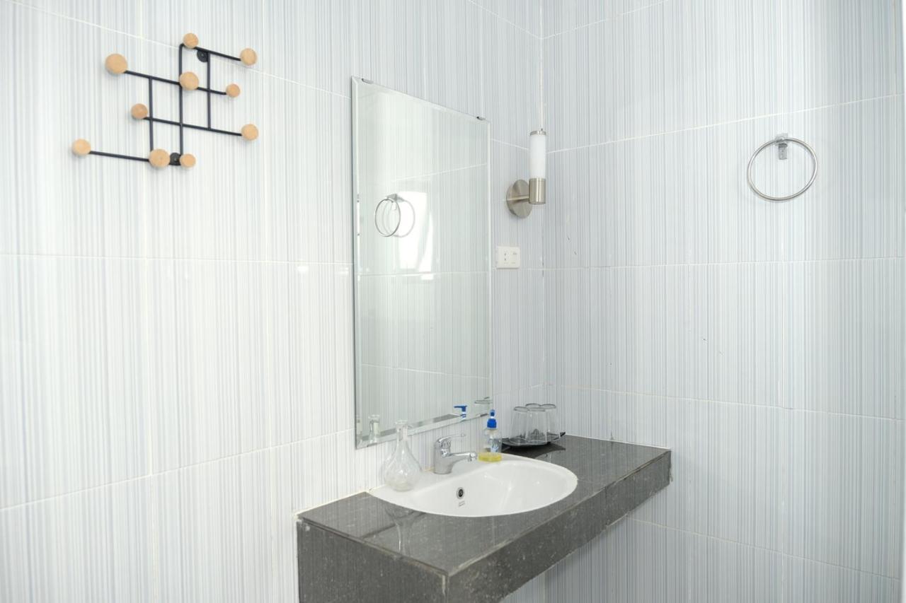 Joyful Hotel Tanjung Pandan Buitenkant foto